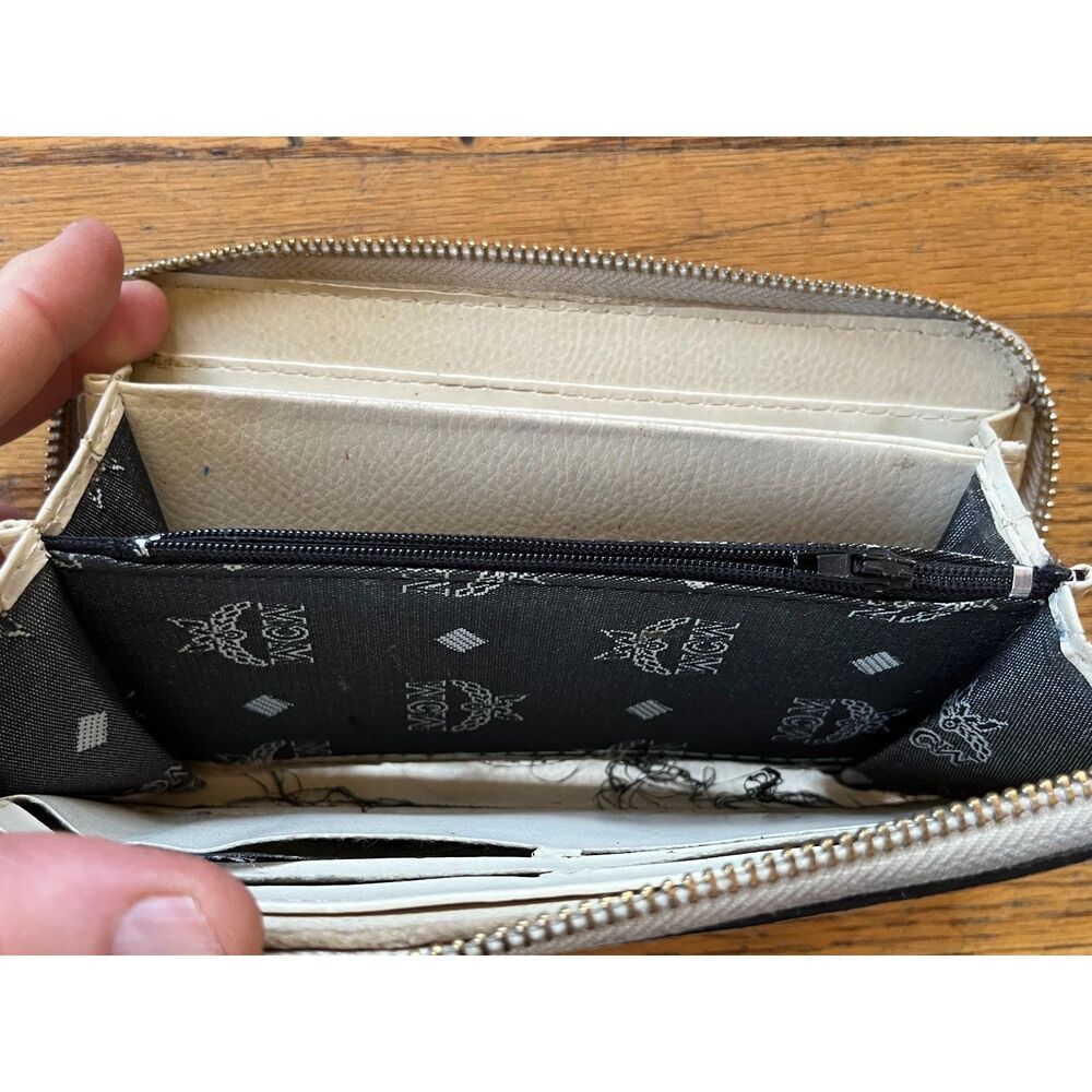 MCM White Leather Logo Purse Wallet  Women's Size Small - Picture 4 of 8